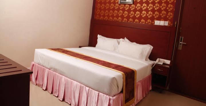 Hotel Hiton Perintalmanna Exterior photo
